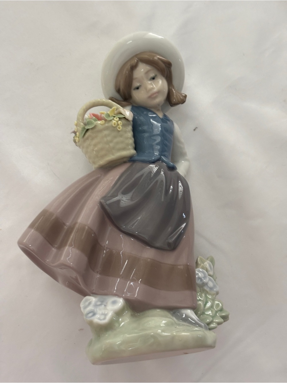 Lladro “Sweet Scent” #5221 Glossy Porcelain Flower Basket